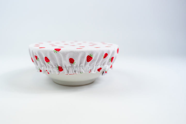 Reversible Bowl Cover – Strawberries