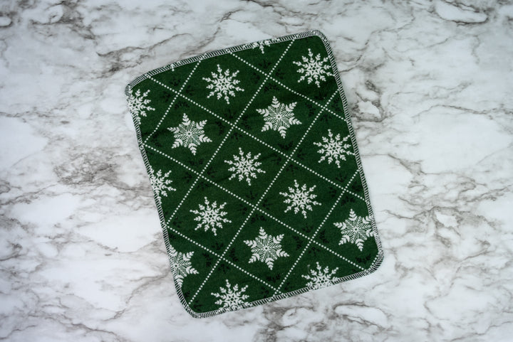Paperless Towels - Green & White Snowflakes